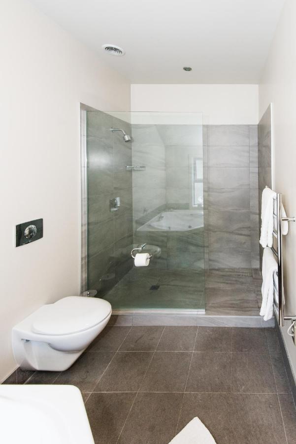 Lakeside Luxury With Spa Queenstown Exteriör bild