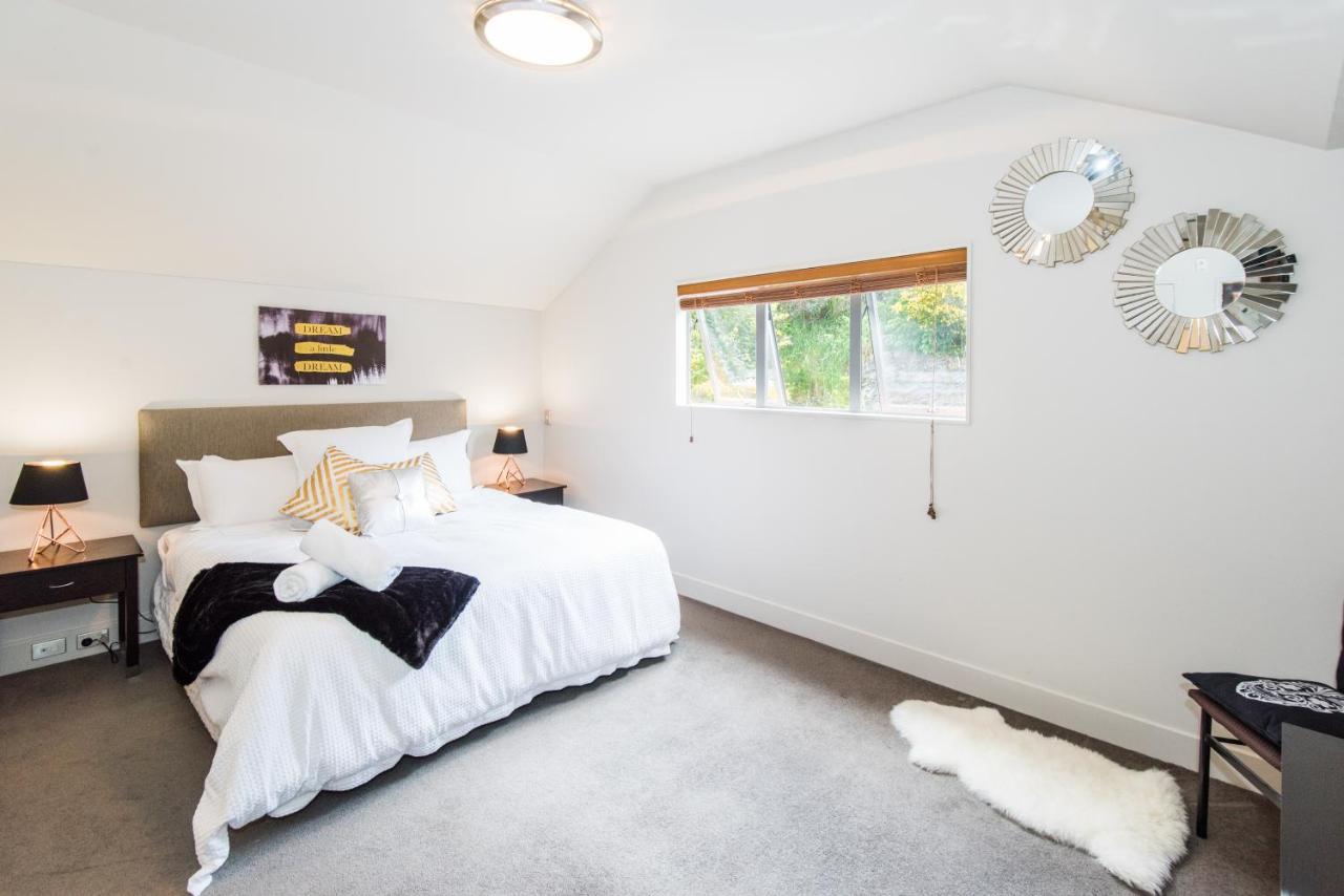 Lakeside Luxury With Spa Queenstown Exteriör bild